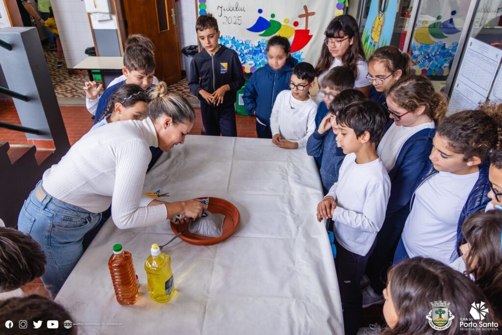 Alunos do 4.º ano da Escola de Nossa Senhora da Conceição aprendem como se formou a Ilha do Porto Santo
