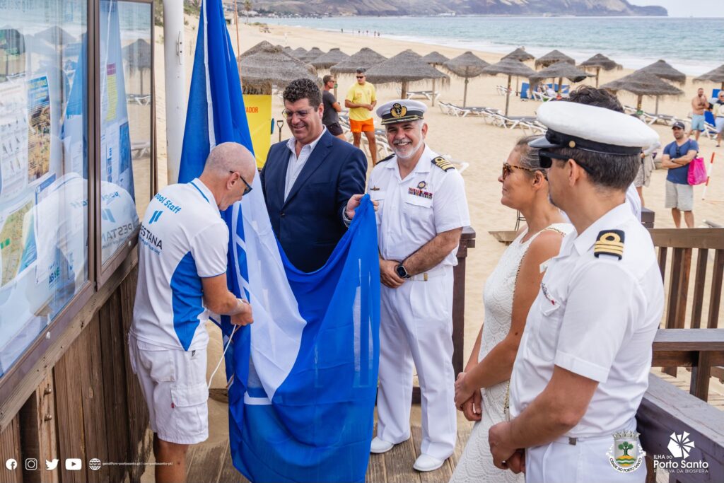Realizou-se ontem, dia 6 de junho, o hastear das bandeiras azuis no Município do Porto Santo.