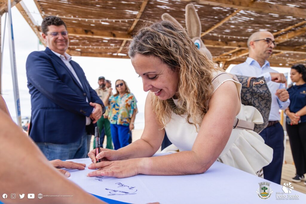 Realizou-se ontem, dia 6 de junho, o hastear das bandeiras azuis no Município do Porto Santo.