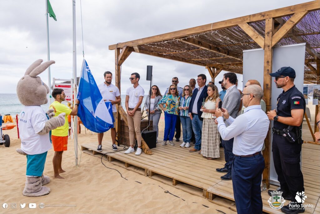Realizou-se ontem, dia 6 de junho, o hastear das bandeiras azuis no Município do Porto Santo.