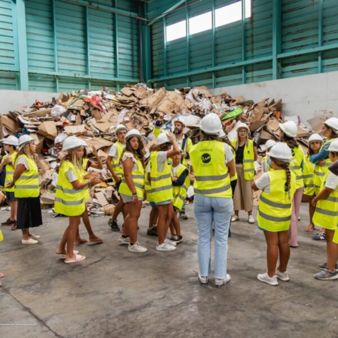 "Os Douradinhos" visitaram o Centro de Processamento de Resíduos