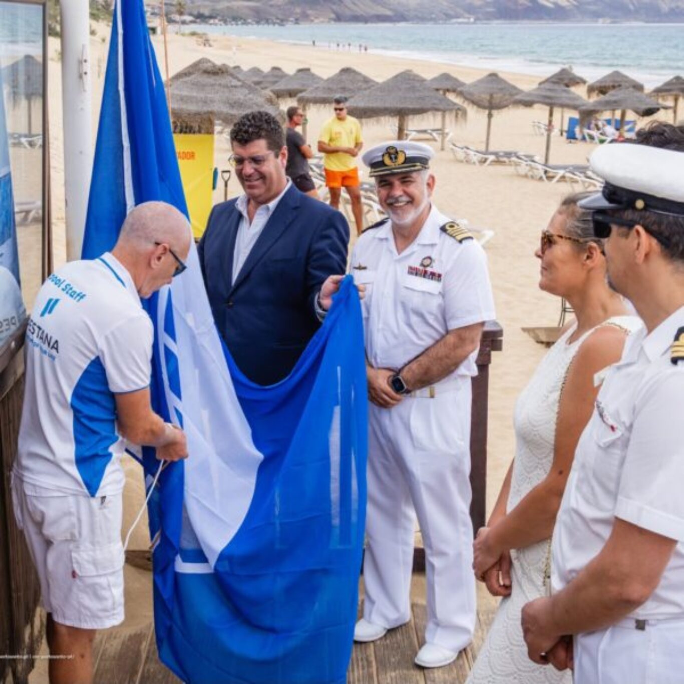 Realizou-se ontem, dia 6 de junho, o hastear das bandeiras azuis no Município do Porto Santo.